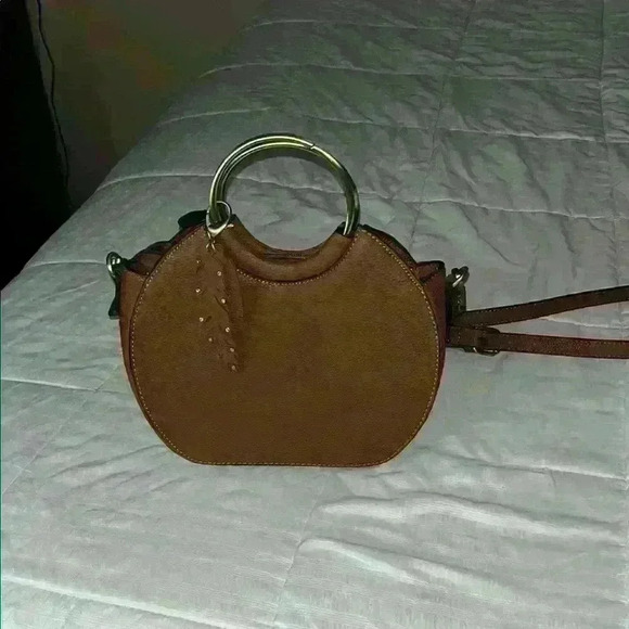 Chic Brown Leather Handbag with Gold Accents - Picture 1 of 5